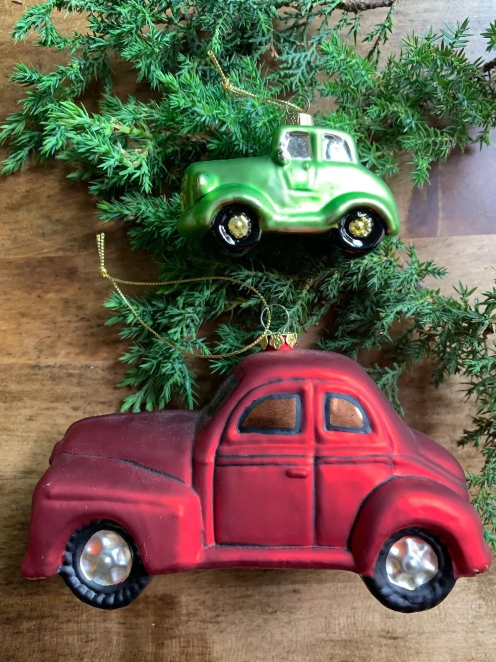 SET OF 2 VINTAGE STYLE GLASS PICKUP TRUCK CHRISTMAS ORNAMENTS